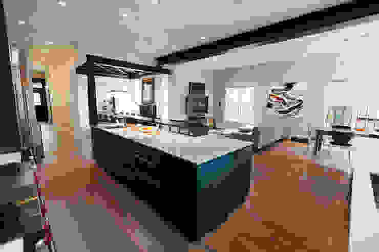 BEDFORD RESIDENCE, FLUID LIVING STUDIO FLUID LIVING STUDIO Modern kitchen kitchen island,black beam,art,open concept,spacious,modern,contemporary,kitchen
