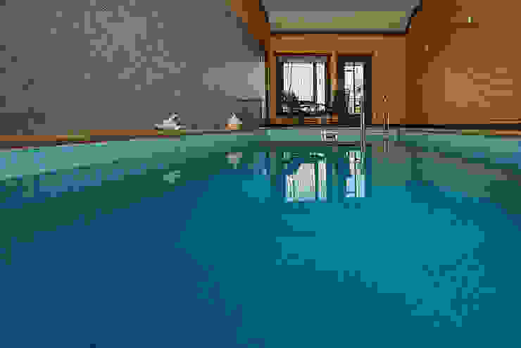 Дом и баня в поселке Гавриково, МО. ItalProject Бассейны в эклектичном стиле Дерево