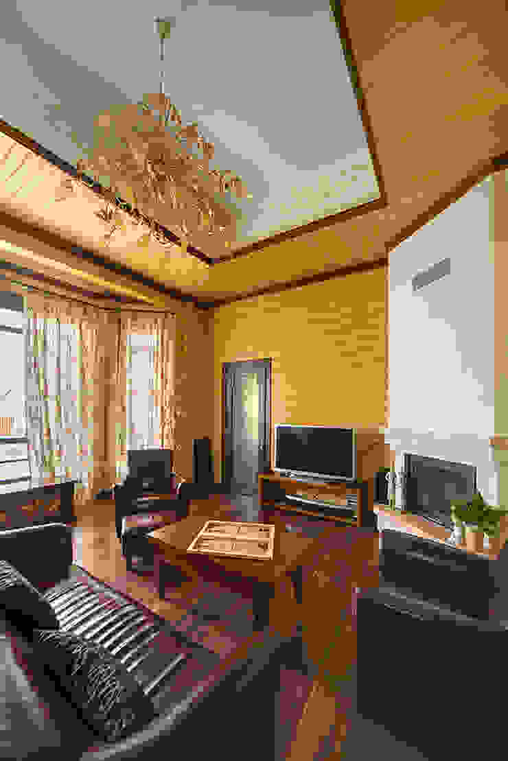 Дом и баня в поселке Гавриково, МО. ItalProject Гостиная в стиле кантри Дерево