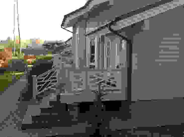Дом и баня в поселке Гавриково, МО., ItalProject ItalProject カントリーな 家 木 灰色
