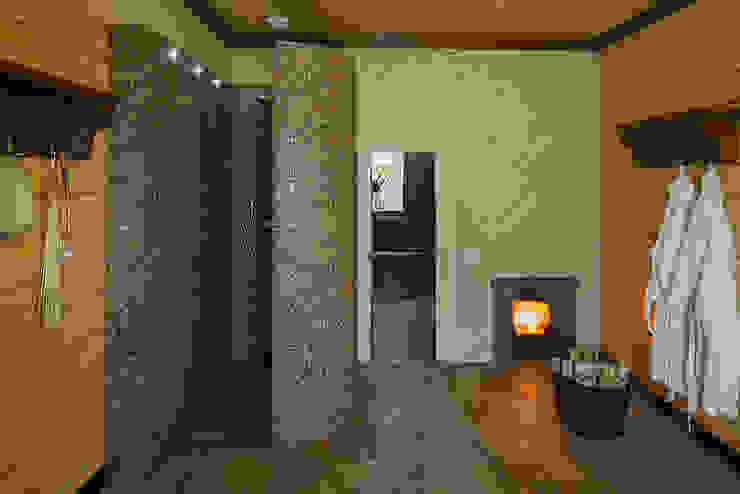 Дом и баня в поселке Гавриково, МО. ItalProject Спа в стиле кантри Бежевый