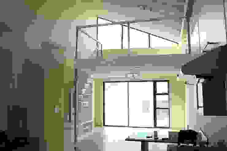 Mezzanine floor and staircase, Loftspace Loftspace Modern Living Room