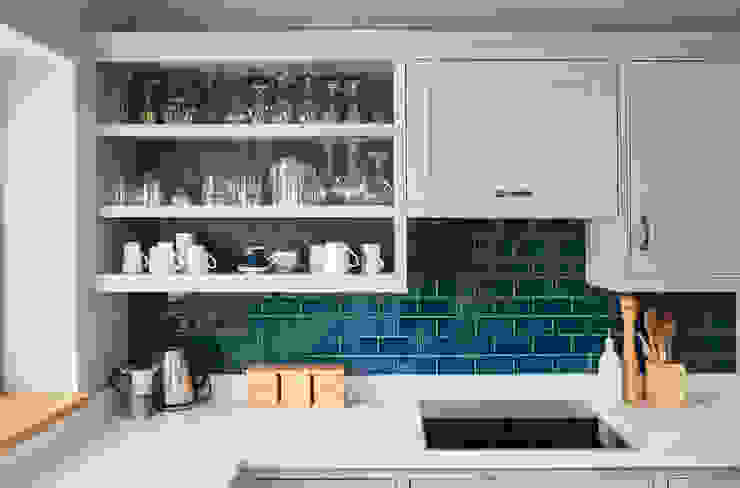 Friern Barnet 1 Laura Gompertz Interiors Ltd Кухня lamproom grey,bespoke kitchen,contemporary,blue tiles,open shelving