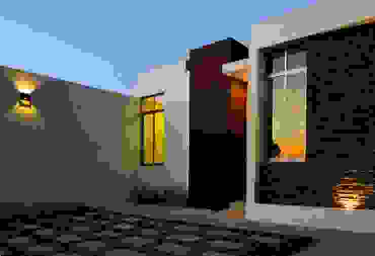 Modern houses by MOVE Arquitectos Modern