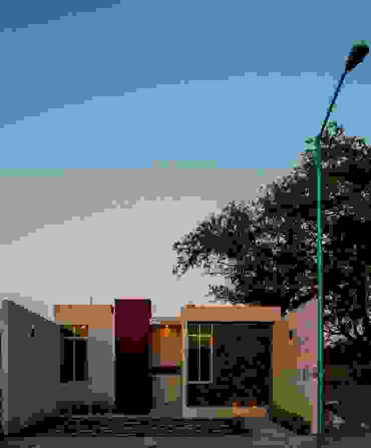 Modern houses by MOVE Arquitectos Modern