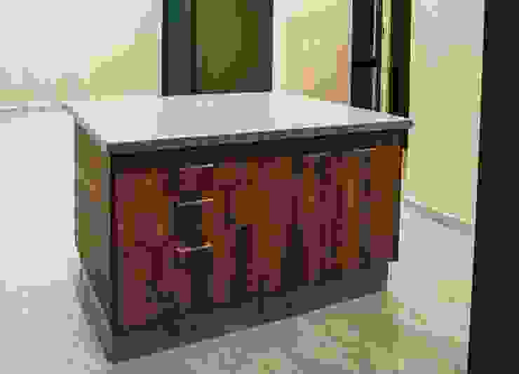 Modern kitchen by MOVE Arquitectos Modern