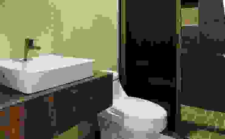 Modern bathroom by MOVE Arquitectos Modern