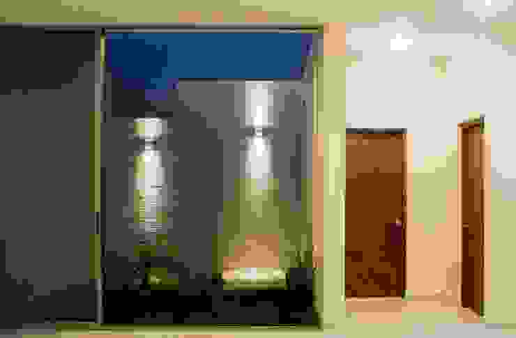 Modern walls & floors by MOVE Arquitectos Modern