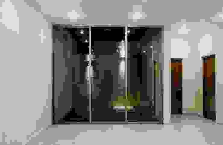 Modern dining room by MOVE Arquitectos Modern