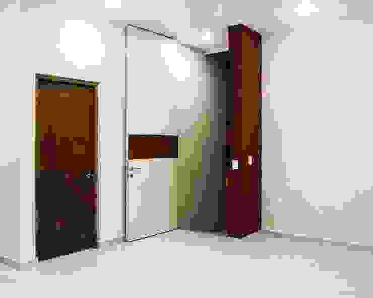 Modern corridor, hallway & stairs by MOVE Arquitectos Modern