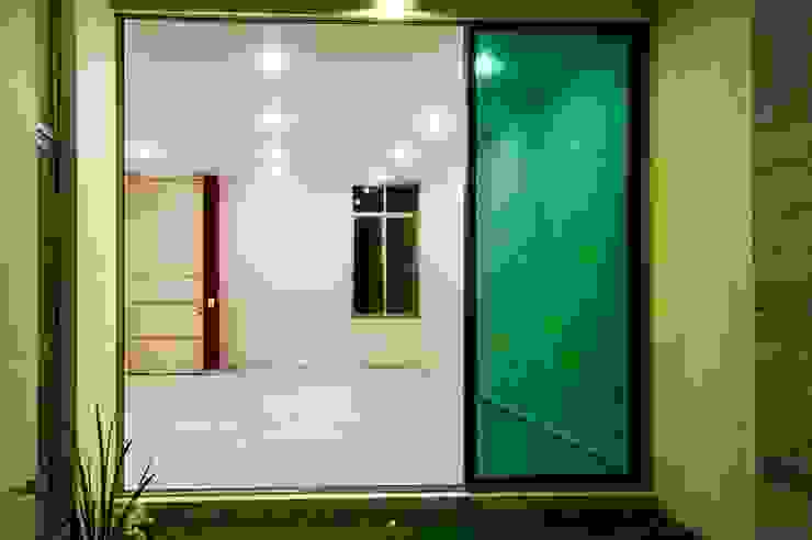 Modern dining room by MOVE Arquitectos Modern