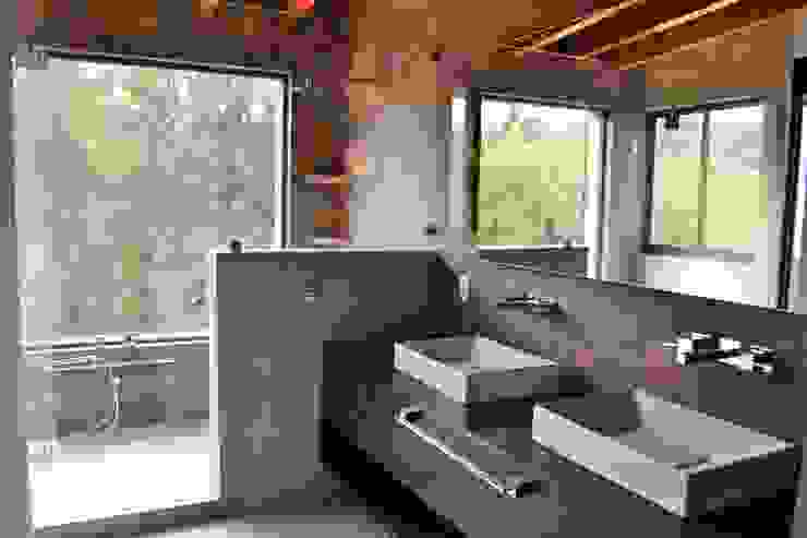 Garage Interiorismo y Diseño Будинки