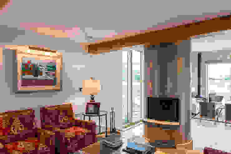 Living room Studio Mark Ruthven Country style living room