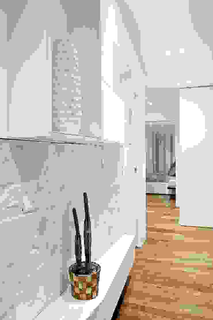 m12 architettura design Moderner Flur, Diele & Treppenhaus