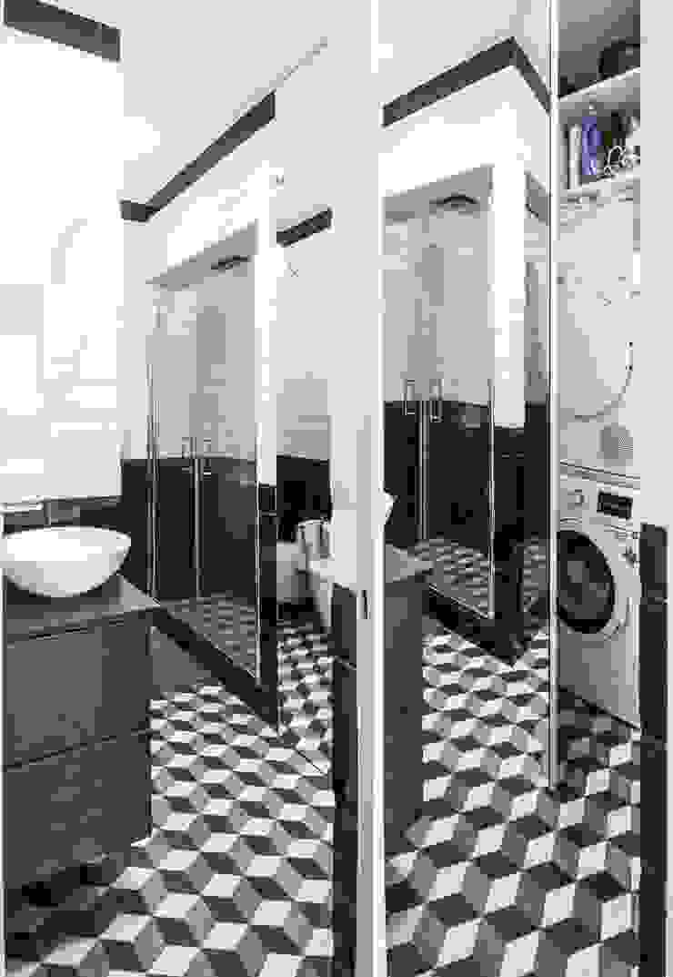 Appartamento M52, THSC THSC Bagno minimalista bagno,pavimento del bagno,specchio,lavanderia,doccia