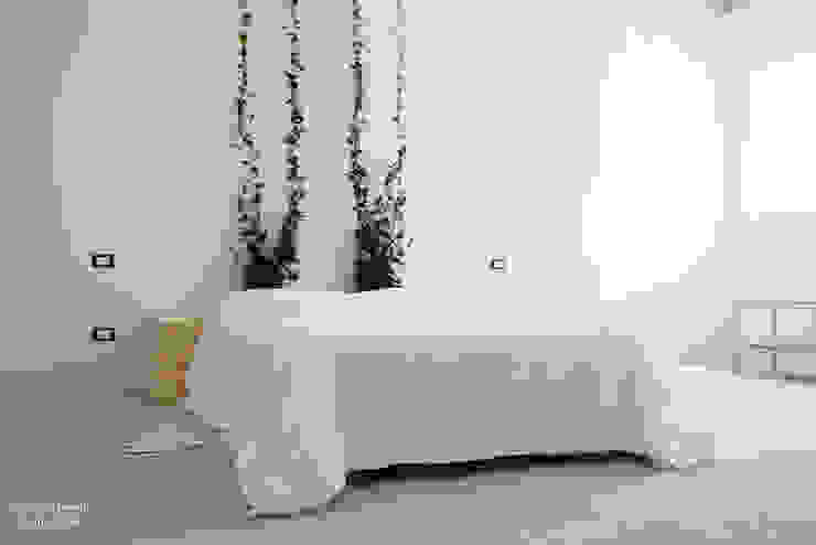 Home staging per una camera da letto federica basalti home staging Camera da letto in stile scandinavo Bianco home staging,bianco,verde,verde verticale,verde ornamentale,camera,letto,nordico,moderno,total white
