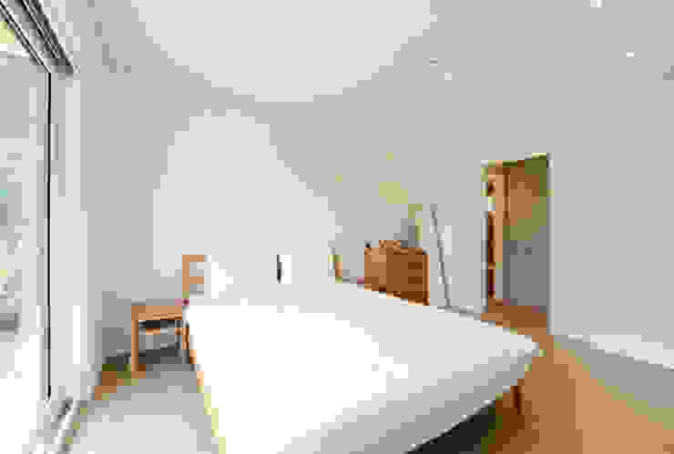 Modern Bedroom by homify Modern