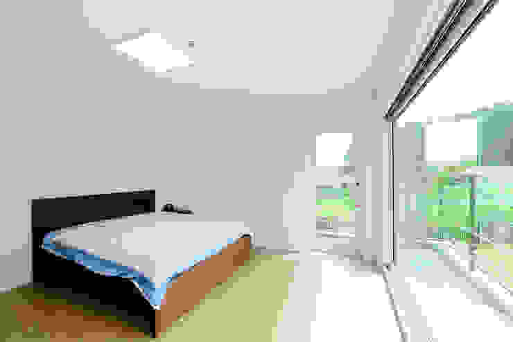 Modern Bedroom by homify Modern