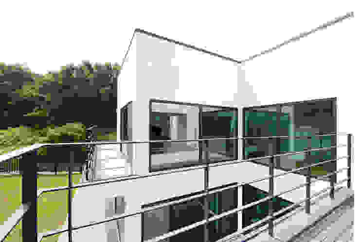Modern Houses by homify Modern