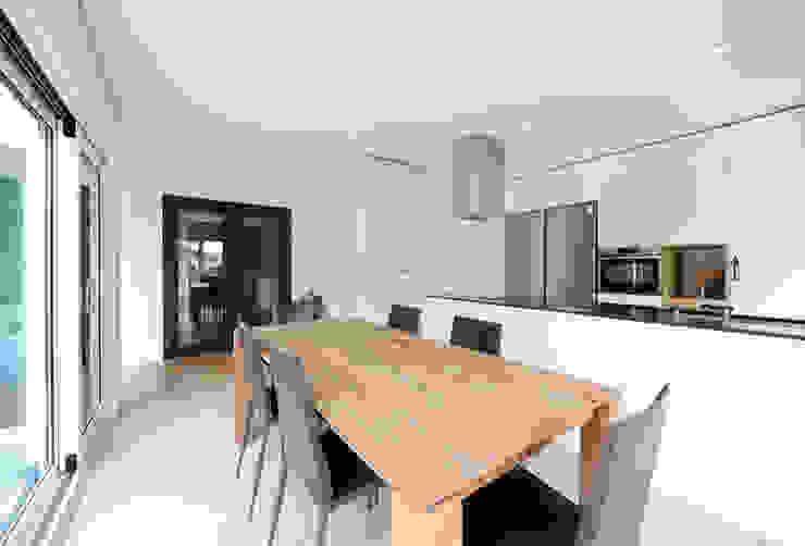 Modern Dining Room by homify Modern