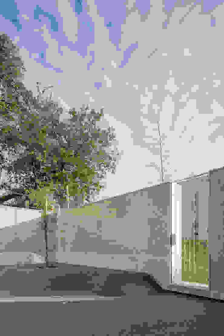Casa Acreditar Porto Casas modernas por ALA.rquitectos Moderno Azulejo