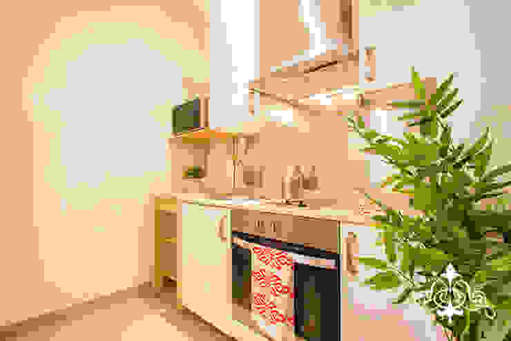 HOME STAGING EN PASSATGE VILARET, BARCELONA, Espai Interior Home Staging Espai Interior Home Staging Modern kitchen