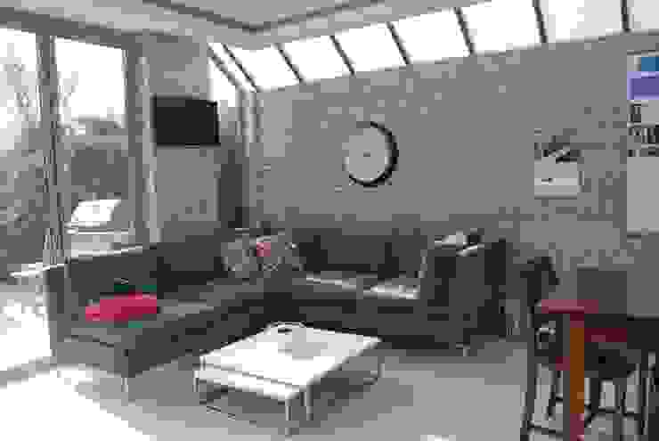 sitting area off Dining Room homify Столовая комната в стиле модерн Серый sitting room,corner sofa,wallpaper,industrial,coffee table