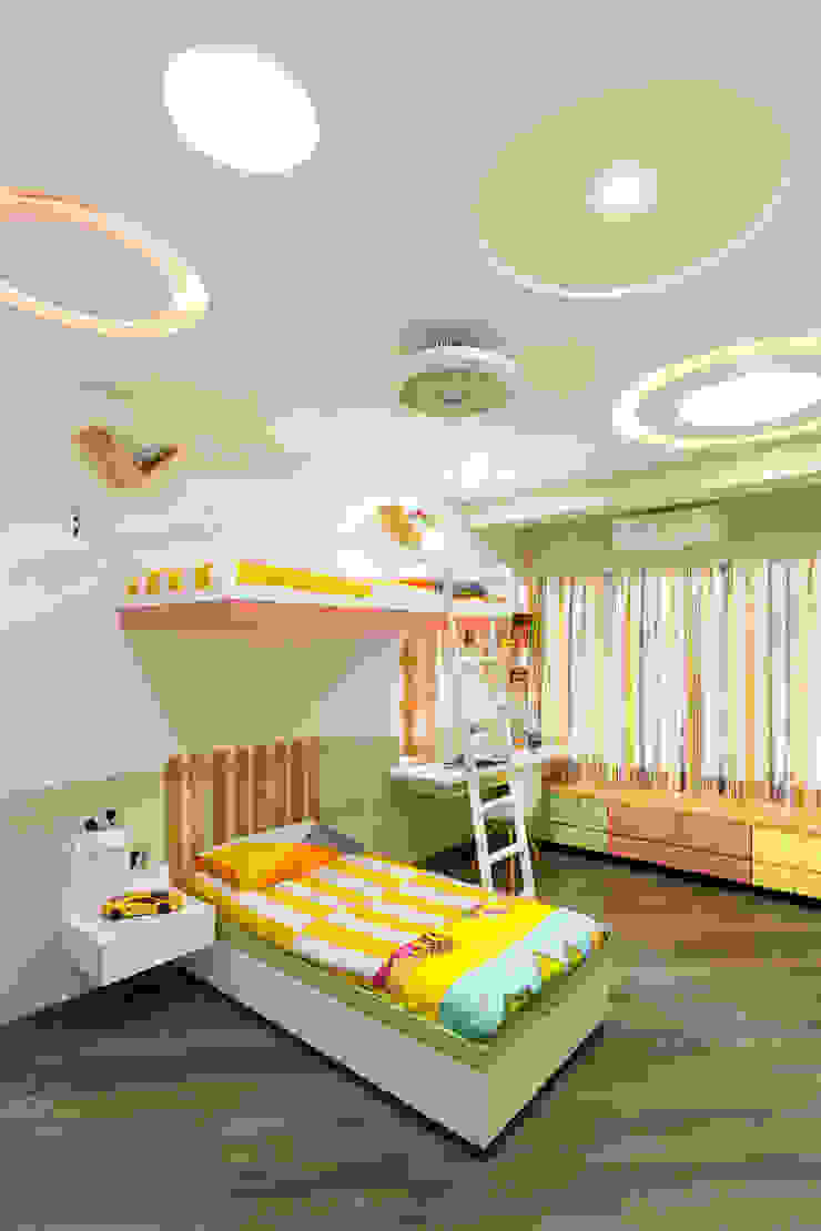 Kid's Room The design house Modern style bedroom Wood Yellow