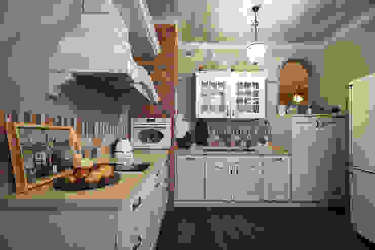 Квартира в деревенском стиле ЖК "Рублевское предместье" Studio Onion Heads Кухня в стиле кантри голубая кухня,кирпич,темный пол,прованс