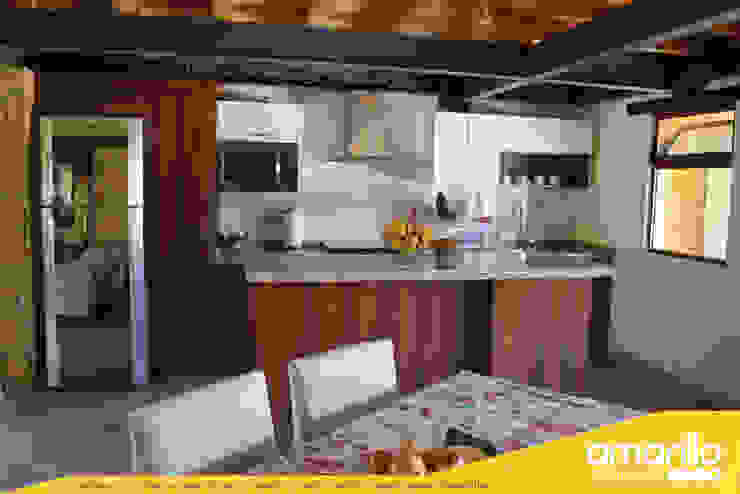 Amarillo Interiorismo КухняШафи і полиці Дерев'яні