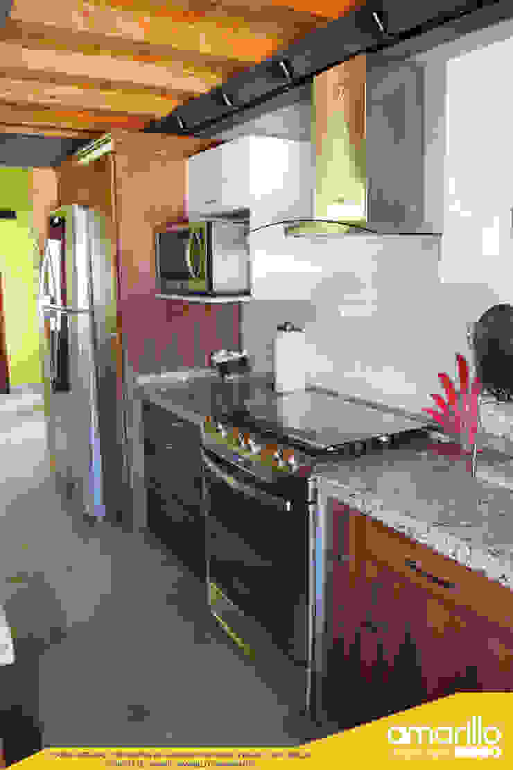 Amarillo Interiorismo КухняШафи і полиці Дерев'яні