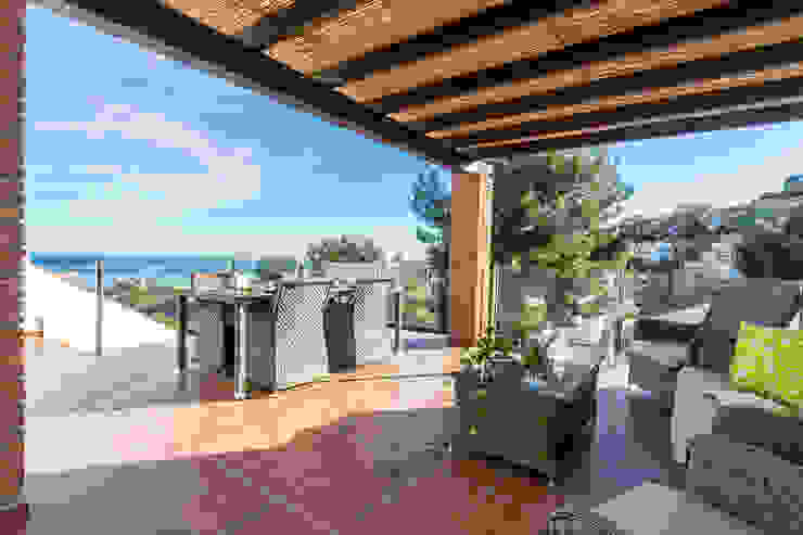 Home Staging en villa de alquiler vacacional "Villa Estrella", Home & Haus | Home Staging & Fotografía Home & Haus | Home Staging & Fotografía Mediterraner Balkon, Veranda & Terrasse Beige
