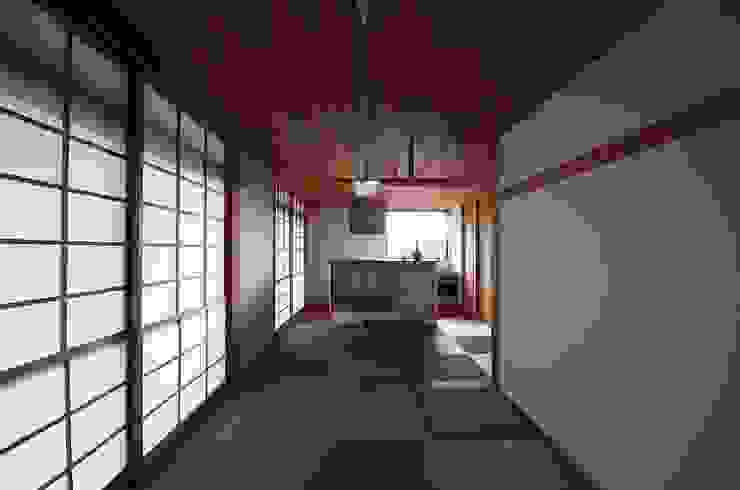 岡本和樹建築設計事務所 Moderne Wohnzimmer