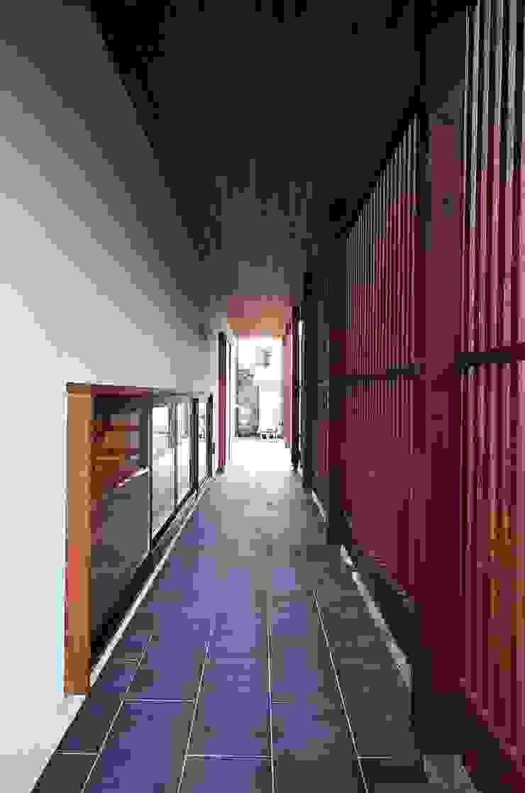 岡本和樹建築設計事務所 Moderner Flur, Diele & Treppenhaus