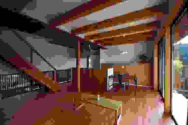 岡本和樹建築設計事務所 Moderne Wohnzimmer