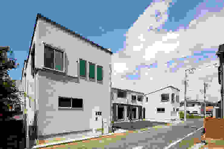 homify Modern houses Tiles White