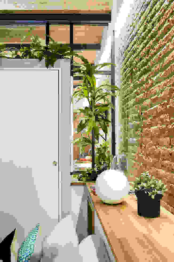 Urban beach home, Egue y Seta Egue y Seta Mediterrane Schlafzimmer