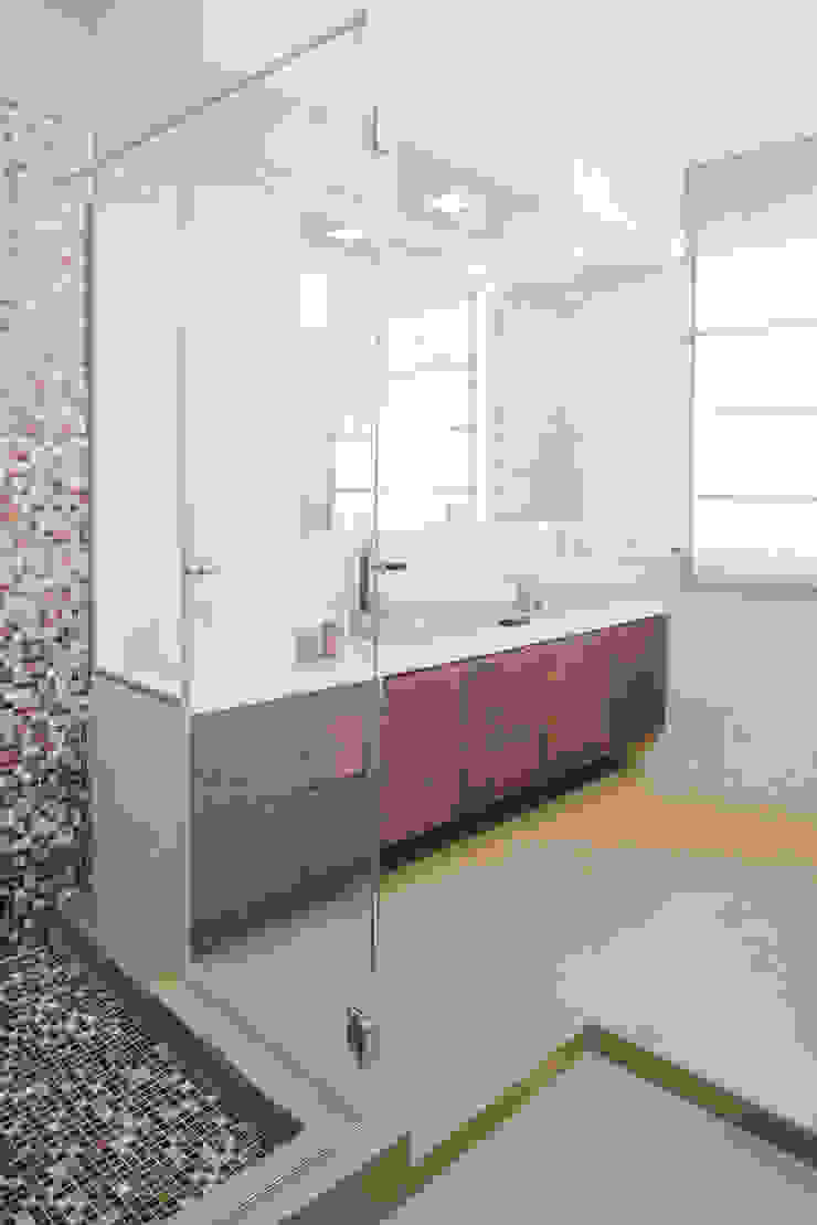 bagno per due manuarino architettura design comunicazione Bagno moderno Beige bagno grande,doppio lavabo,doccia di mosaico