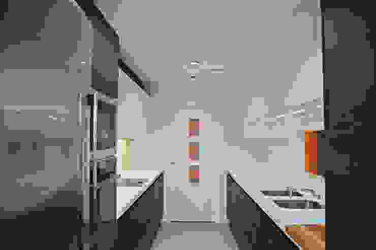 Ático I, Cocinahogar Estudio Cocinahogar Estudio 現代廚房設計點子、靈感&圖片 Wood effect