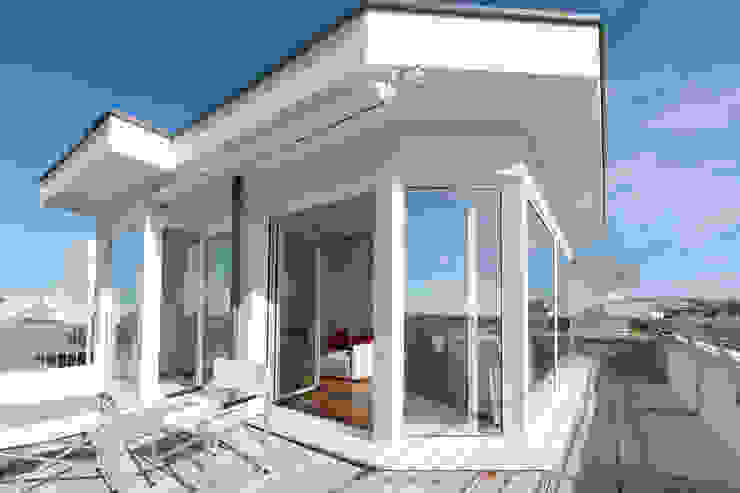 Appartamento Privato, Officina29_ARCHITETTI Officina29_ARCHITETTI Balcone, Veranda & Terrazza in stile moderno Bianco
