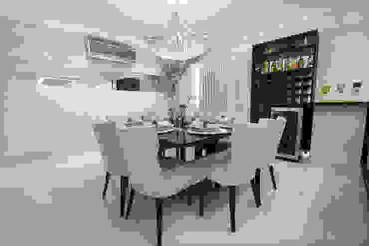 Sala de Jantar com espaço para adega Carolina Fontes Arquitetura Salas de jantar modernas