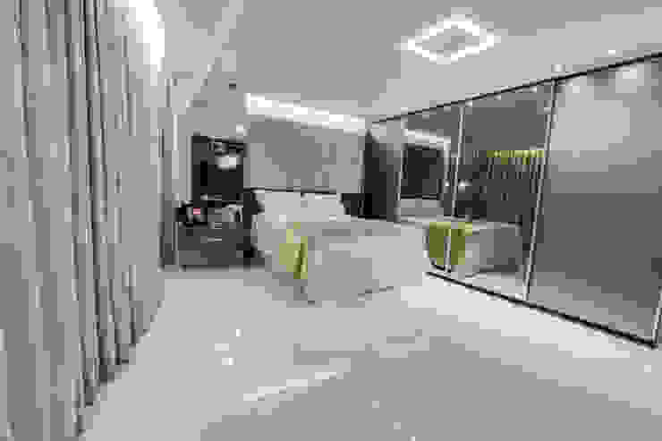 Suíte Master ampla Carolina Fontes Arquitetura Quartos modernos