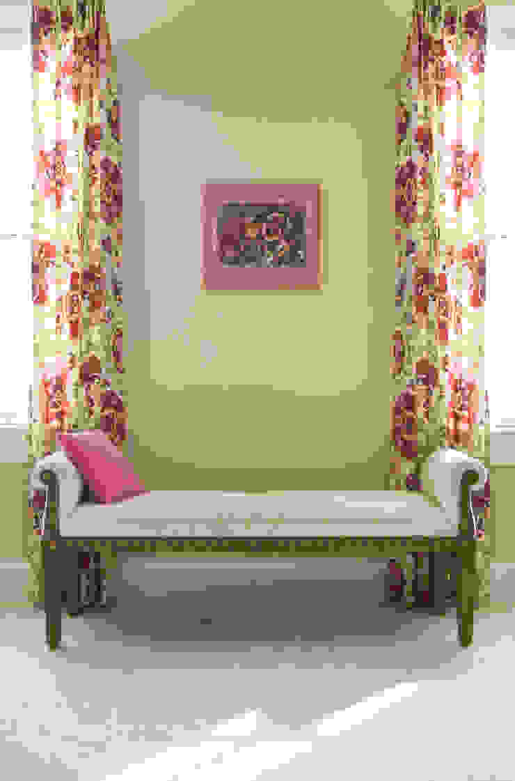 Next Generation - Girl's Room Lorna Gross Interior Design Classic style bedroom Pink