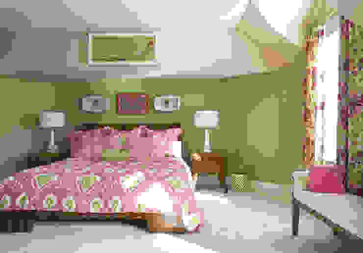 Next Generation - Girl's Room Lorna Gross Interior Design Classic style bedroom Pink pink,green,tween,kids room,accent wall,fun,bright,white lamp,chic,shadow boxes,custom,colorful