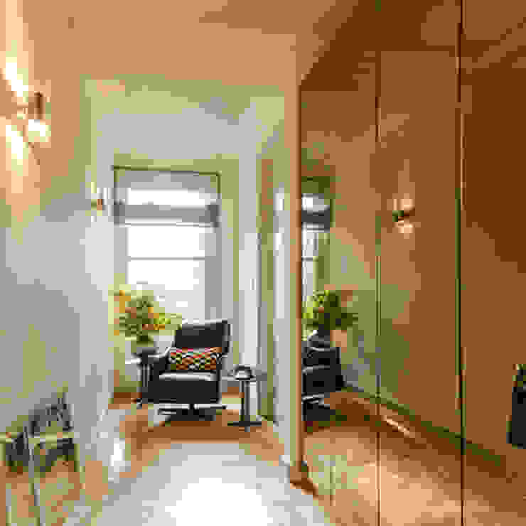 Hallway Studio 29 Architects ltd Modern corridor, hallway & stairs Glass White coat cupboard,bronze mirror,parquet flooring,Flexform,Tuttoparquet,Pat Giddens Curtains