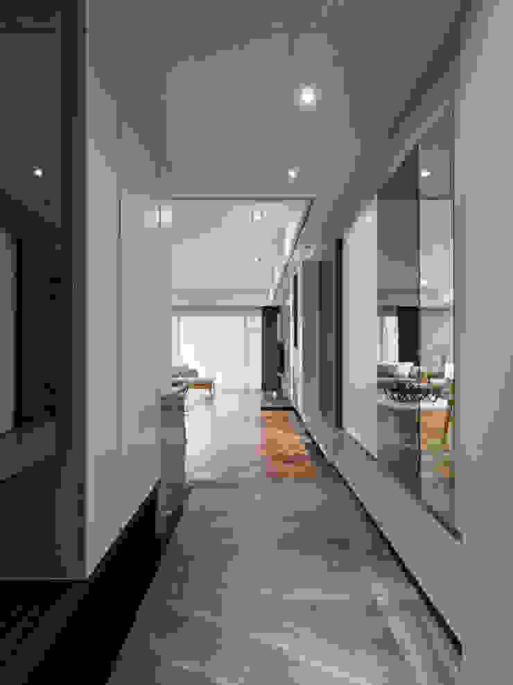 賀澤室內設計 HOZO_interior_design 隨意取材風玄關、階梯與走廊 根據 賀澤室內設計 HOZO_interior_design 隨意取材風