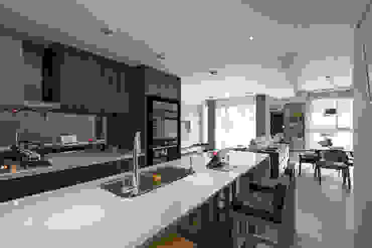 富宇 泰和 新婚宅, 賀澤室內設計 HOZO_interior_design 賀澤室內設計 HOZO_interior_design Ausgefallene Küchen