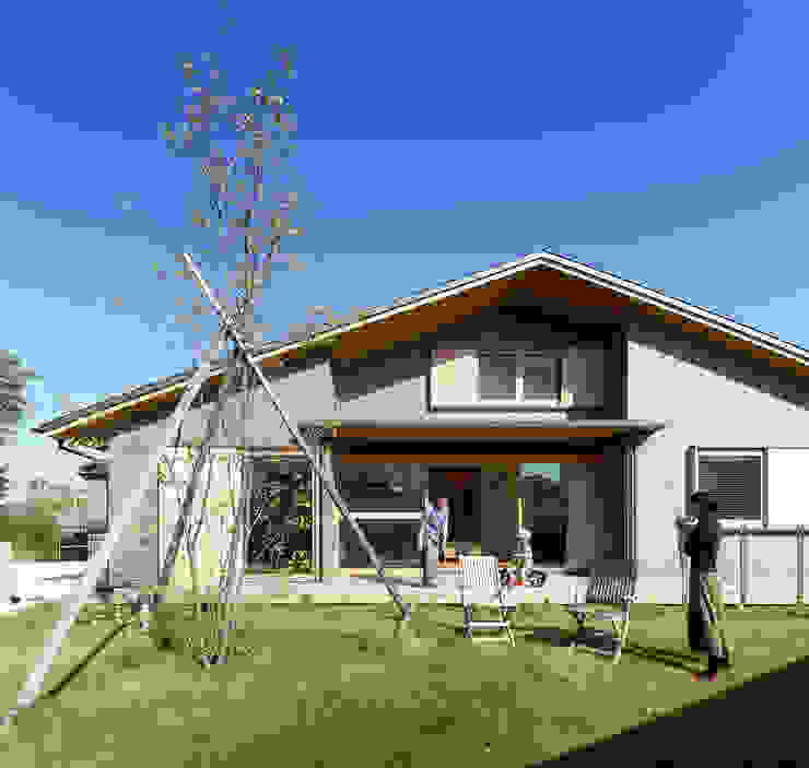 外観（デッキ側） 磯村建築設計事務所 日本家屋・アジアの家 木 灰色 左官、木造、木製建具