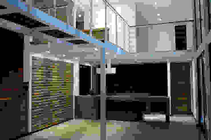 ILUMINACIÓN LED DE RECINTOS DESDE ESTAR COMEDOR Directorio Inmobiliario Paredes y pisos de estilo mediterráneo Ladrillos Blanco