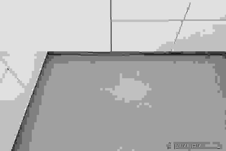 Paredes e pisos modernos por Q2Design Moderno